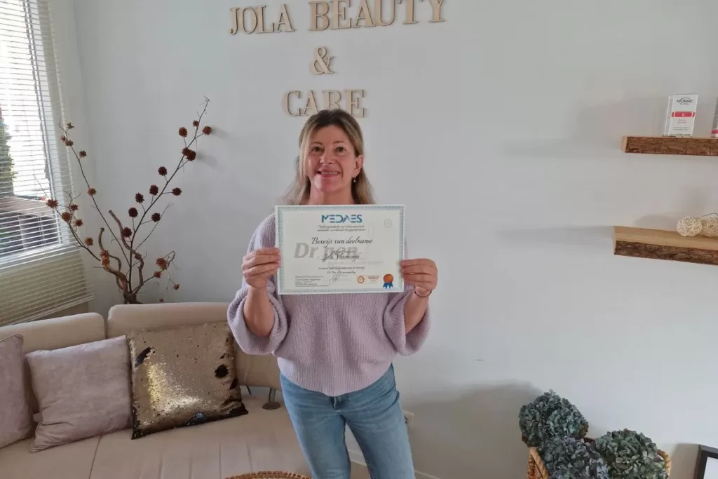 Jola Beauty & Care met Dr. Pen A20 met FDA cetrtificaat van MedAes Europe Jola Beauty & Care met Dr. Pen A20 met FDA cetrtificaat van MedAes Europe